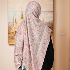 Nouvelle Écharpe Longue à Pompons Style Ethnique Printemps-Été, Châle Populaire Tendance pour Femme VS929 - Product Image 5