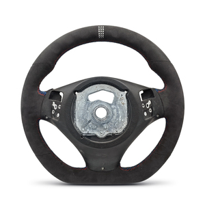 Volante Deportivo Estilo <span class=keywords><strong>CS</strong></span> con Orificio para Palanca de Cambios, en Cuero Suede Negro Completo para <span class=keywords><strong>BMW</strong></span> Serie 1 y 3 E90 E91 E92 E93 <span class=keywords><strong>M3</strong></span> E82 E81 E87 E88 - Product Image 2