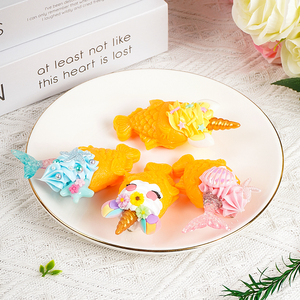 Nouvelle décoration de porte-clés Taiyaki artificiel avec des thèmes de queue de sirène et d'unicornes, porte-clés en PVC en forme de fausse nourriture pour la décoration - Product Image 6