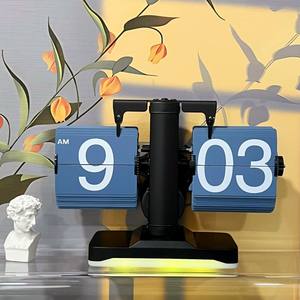 Horloge <span class=keywords><strong>de</strong></span> bureau rétro vintage à rabat avec affichage LED Horloge <span class=keywords><strong>de</strong></span> table à retournement automatique à grand nombre avec engrenage interne alimenté par batterie pour la décoration - Product Image 3