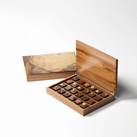 Boîte d'emballage en bois pour dattes au chocolat avec couvercle en forme de carte de l'Arabie Saoudite
