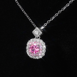 Collana con Pendente da Donna con Pietra Rosa Taglio Principessa, Catena a Grappolo Intarsiata, Gioiello Elegante e alla Moda - Product Image 3