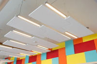 Directo de fábrica 100% Azulejos de techo falso Paneles acústicos de poliéster decorativos para almacén Exterior Hall Gym