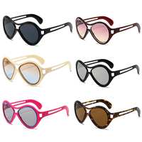 Lunettes de soleil surdimensionnées UV400, monture large, verres PC, monture complète, lunettes de mode pour la plage, les voyages et les fêtes