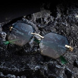 Gafas de Sol Octagonales con Logotipo Personalizado, Moda Retro 2025, para Hombre y Mujer, con Degradado, Protección UV400, sin Montura, Poligonales - Product Image 5
