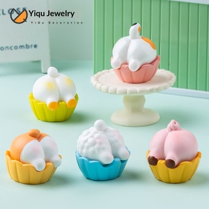 เค้กคัพรูป<span class=keywords><strong>ตูด</strong></span>สุนัขคอร์กี้น่ารักสร้างสรรค์ ของตกแต่ง DIY แบบหยดน้ำมัน บรรจุในถุงสุ่ม สำหรับตกแต่งรถยนต์ - Product Image 3