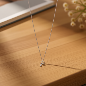 Collana con Ciondolo a Forma di Lettera F in Diamanti, Acciaio Inossidabile, 6 Opzioni di Colore - Product Image 3