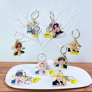 Venta al por mayor de accesorios para ídolos: Nuevo llavero acrílico de la canción Butter, colgante decorativo de apariencia creativa - Product Image 1