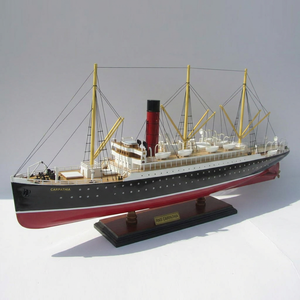 Modèle de paquebot en bois RMS Carpathia, fait main, poli et peint, décoration de table, navire nautique antique, objet de collection - Product Image 1