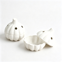 Pot à ail en céramique blanc créatif en forme d'ail, pot à gingembre en céramique avec couvercle pour le rangement domestique en cuisine (vente en gros)