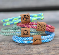 Vente en gros personnalisé personnalisé nom/symbole cadeau survie tactique bambou en bois et paracorde Bracelet avec logo personnalisé