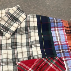 Chemise Streetwear Personnalisée Homme Oversize Manches Longues à Carreaux – Chemise en Flanelle Patchwork avec Panneaux Découpés et Cousus - Product Image 5