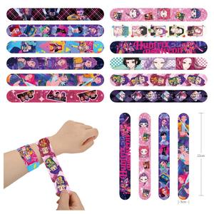 Bracelet porte-bonheur inspiré <span class=keywords><strong>de</strong></span> KPop Demon Hunters - Bracelet <span class=keywords><strong>de</strong></span> la Guilde des Chasseurs <span class=keywords><strong>de</strong></span> Démons avec Rumi, Mira et Zoey pour les fans et les collectionneurs - Product Image 1