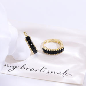 Orecchini a Cerchio Piccoli da Donna CM Placcati Oro 14K con Zirconi Cubici Rettangolari Colorati, Gioielli di Alta Moda all'Ingrosso - Product Image 5