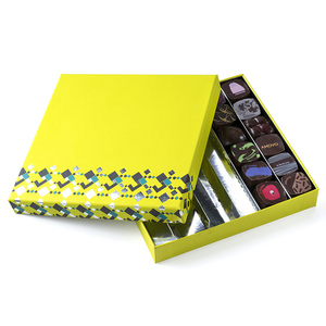 Caja de Regalo Cuadrada Minimalista para Chocolates, Personalizable, Apta para Alimentos, con Separador, de Cartón Rígido, para Dulces y Regalos Navideños - Product Image 1