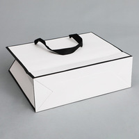 2024 haute qualité personnalisé polychrome 250 carton étanche Shopping sac à main vêtements cosmétiques emballage sac en papier