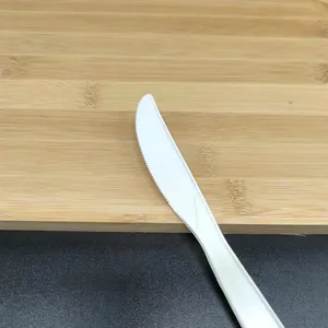Yüksek kaliteli sofra çin üretimi plastik beyaz mısır nişastası akşam yemeği için çatal bıçak kaşık seti tek kullanımlık 7 inç uzun bıçak