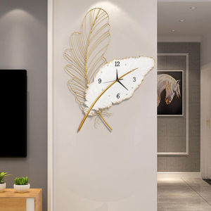 Horloge murale décorative créative en métal <span class=keywords><strong>de</strong></span> luxe, motif Ginkgo, à mouvement à quartz, pour salon, style élégant - Product Image 5