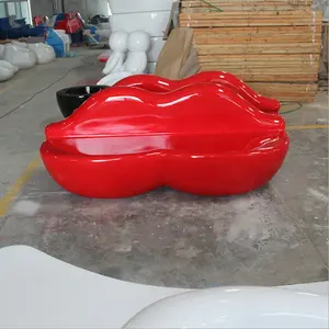 Customized simulation fiberglass lip seat sculpture for shopping mall commercial street art decoration