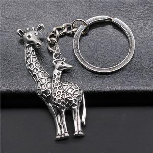 Porte-clés pendentif en alliage en forme de girafe Porte-clés porte-monnaie en métal Vente en gros - Product Image 2