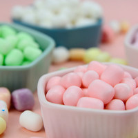 Mini bonbons guimauves croustillantes arc-en-ciel pastel fourrées aux confiseries pour cupcakes, desserts et cadeaux de mariage