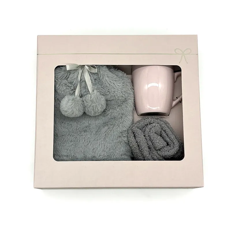 Geschenkset 1,5 L-Wasserflasche, Becher und Socken-Set, Naturkautschuk, Keramikbecher und Chenille