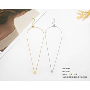 Collana con Ciondolo Lettera O in Acciaio Inossidabile Placcato Oro, Gioiello Unisex Classico - Product Image 3