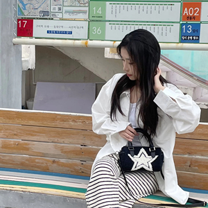 Bolso de Invierno de Ganchillo Estilo Boston para Mujer, Adorable y Esponjoso, con Detalles Bordados, Diseño de Cierre Abierto, Forro de Algodón, Color Sólido - Product Image 5