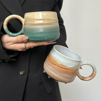 Tasse à café en céramique à glaçure dégradée effet four, avec grande poignée annulaire, tasse en poterie texturée ondulée pour la maison, souvenir ou cadeau