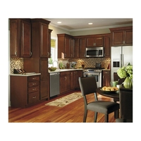 Armoire de cuisine modulaire Prima moderne en bois massif blanc style Shaker avec finition laquée, portes en acier inoxydable à bords biseautés, sur site