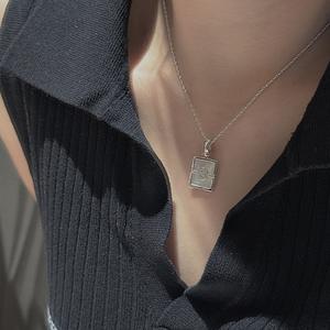 Pendentif en argent pur S925 en forme de nez de cochon avec un design de niche, simple et à la mode, collier à breloque géométrique carré vintage - Product Image 3