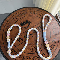 Laisse pour chien en paracorde couleur macaron pastel avec breloques marguerites faites à la main, mignonne pour petits chiens, pour la promenade quotidienne, accessoires pour animaux de compagnie de luxe
