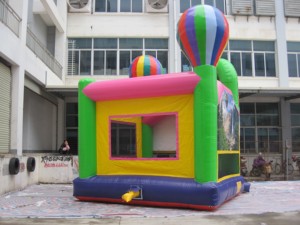 บ้านลมเป่าลมรูปบอลลูนพีวีซี ได้รับการรับรองมาตรฐาน CE รับน้ำหนักได้ 500 กก. รองรับ 12 คน สำหรับเช่าจัดงานปาร์ตี้เชิงพาณิชย์ ติดตั้งง่าย - Product Image 2