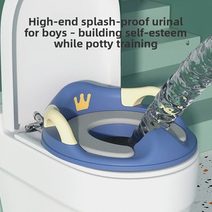 <span class=keywords><strong>Asiento</strong></span> de entrenamiento para ir al baño con diseño de <span class=keywords><strong>corona</strong></span> para niños pequeños, con asas de seguridad y cojín suave de PU, entrenador de inodoro universal para niños de 0 a 8 años - Product Image 3