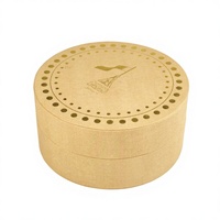 Boîte à bijoux en carton enveloppée de lin, insert en papier kraft, logo personnalisé pour l'affichage de bijoux en magasin et l'emballage cadeau de luxe
