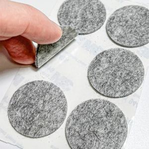 Tampons en feutre autocollants de précision pour l'étanchéité et le tamponnage électroniques industriels, disponibles en tailles personnalisables. - Product Image 2
