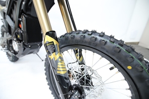 Motocicleta Todoterreno Surron Ultra Bee 2026 Económica, 24.5kw, Sur Ron Eléctrica de Montaña, 74V, Edición Negra, para Venta en UE y EE. UU. - Product Image 2