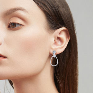 Pendientes de Plata de Ley con Baño de Oro de 18k, Estilo Clásico, Minimalista, con Moissanita en Forma de Pera, de Tianyu Gems - Product Image 5