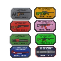 Badge en PVC Q-version pixel prêt à l'emploi pour la vente en gros, en caoutchouc 3D, écologique, résistant à l'eau, 8,8x4,5cm, pour usage tactique