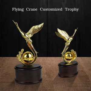 Trofeo de Aluminio Chapado en Oro Personalizado - Escultura de Trofeo en Forma de <span class=keywords><strong>Cisne</strong></span> Dorado, Regalo Empresarial Creativo - Product Image 5