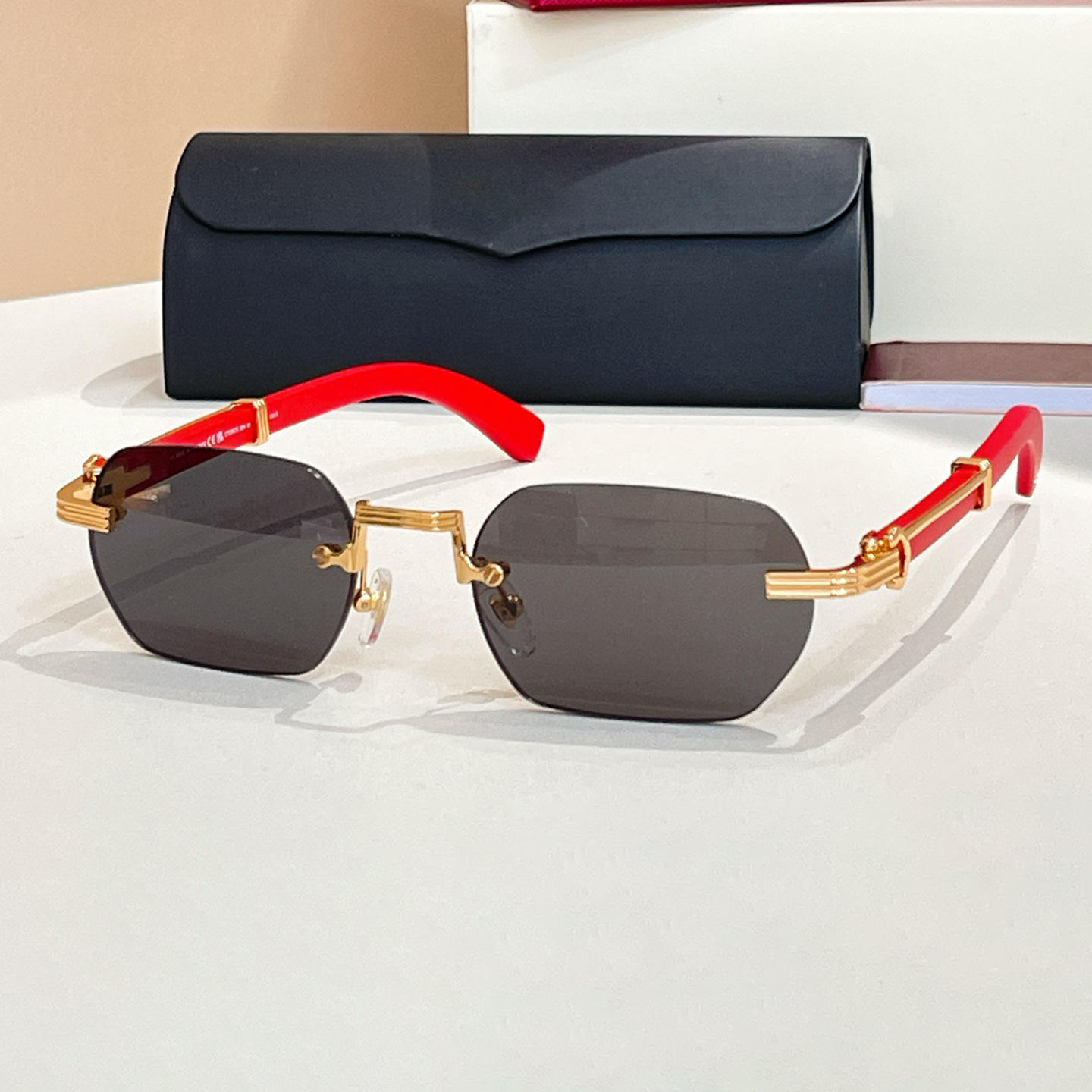 กรอบไม้สีแดงทอง สีเทา