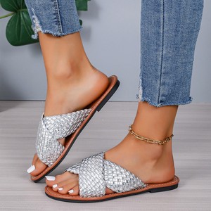 Sandalias Planas Cruzadas Redondas de Verano 2024 para Mujer, Tallas Grandes, Tejidas, Sencillas, Frescas para la Playa, Venta al por Mayor 231 231 - Product Image 1