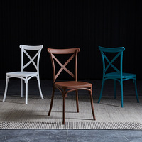 Chaise de salle à manger empilable en plastique PP de luxe moderne personnalisé X Back chaise pour la maison Banquets Hôtels Fêtes Événements de mariage