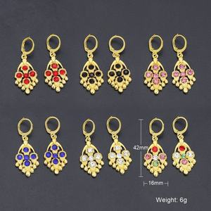 Pendientes Jxx de Alta Calidad con Circonitas Cúbicas Multicolores, Último Modelo en Chapado en Oro de 24k, Venta al por Mayor en Dubái - Product Image 1