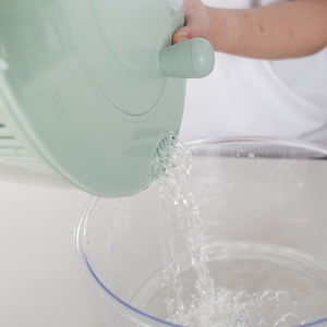 Pengering Salad Plastik Kompak dengan Pegangan Pembuang Air, Mudah Digunakan, Pencuci Sayuran untuk Dapur Kecil - Product Image 3