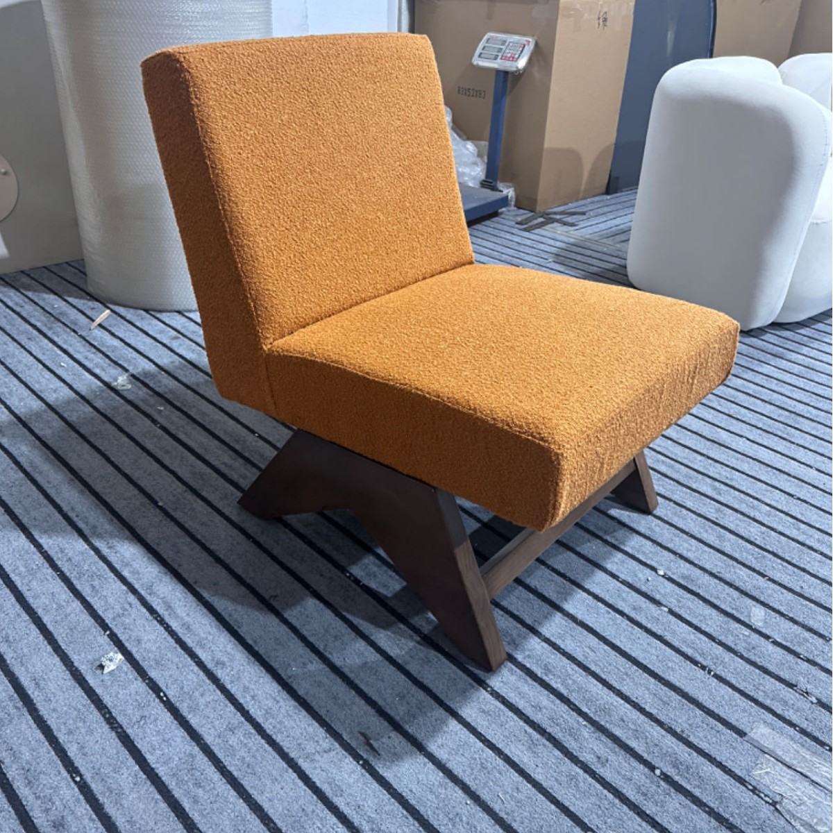 สีเบจ ไม่มีที่วางแขน (ขนมด)