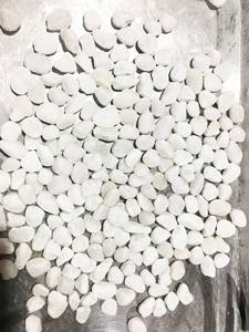 Source réputée pour les pierres de gravier rondes naturelles de galets blancs dégringolées vietnamiennes pour l'aménagement paysager extérieur - Product Image 2