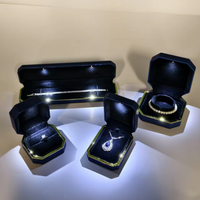 Hersteller von achteckigen Lack-Schmuckboxen mit niedrigem Mindestbestellwert, luxuriöse LED-Schmuckboxen mit individuellem Logo in Schwarz, Weiß, Blau, Verlobungsringbox mit LED-Licht