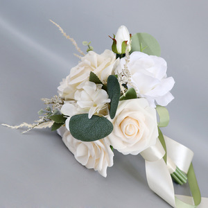 Bouquet de fleurs en soie en gros, fleurs de mariée nouées à la main avec ruban pour fête de mariage, bouquet de roses en soie et d'<span class=keywords><strong>eucalyptus</strong></span> de luxe - Product Image 6