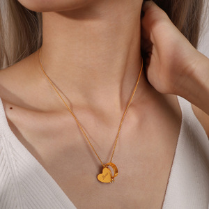 Collana Trendy con Ciondolo a Cuore e Anello Stratificato in Acciaio Inossidabile 316L Placcato Oro 18K, Gioiello Impermeabile da Donna - Product Image 4